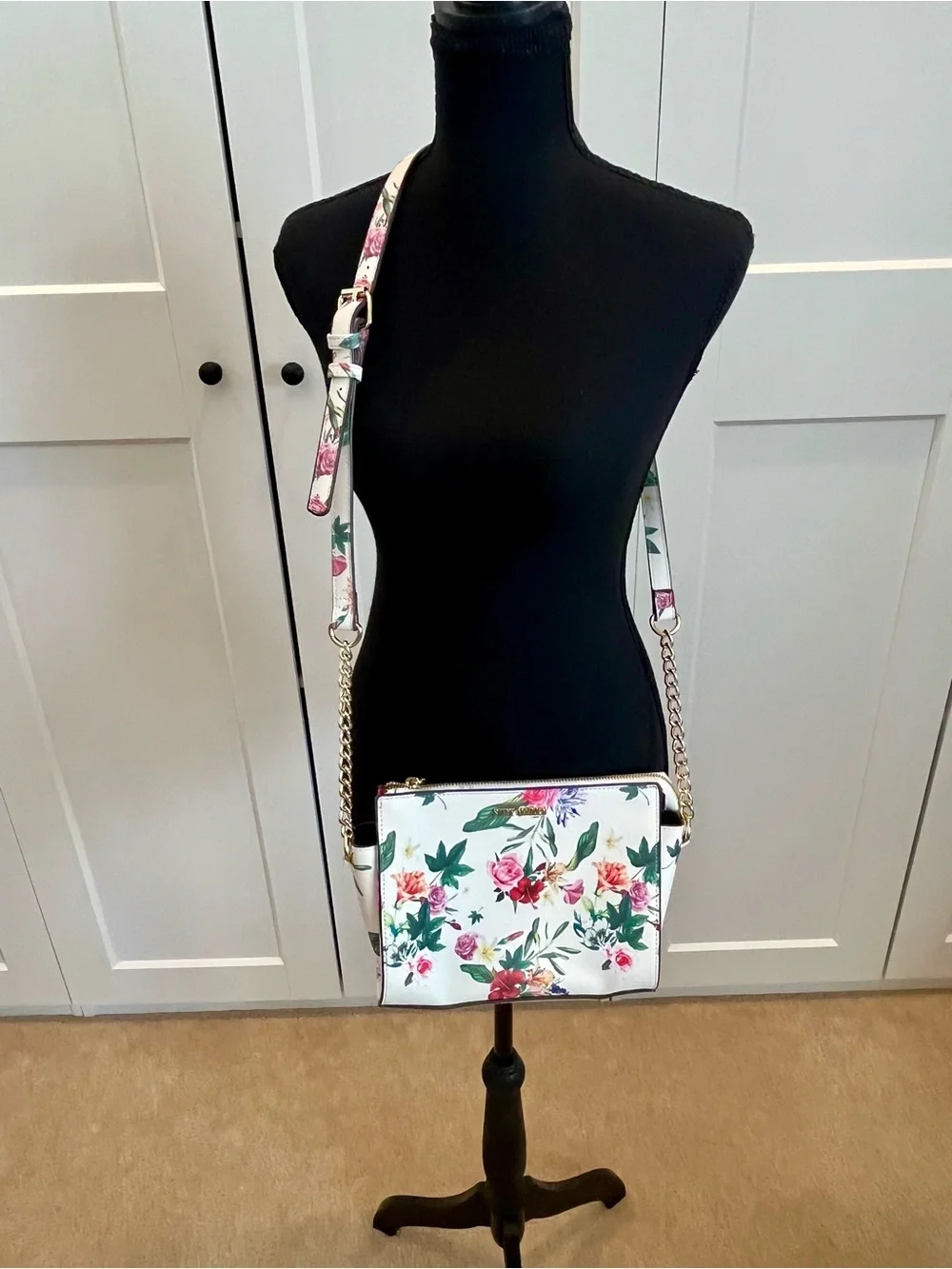 **SOLD** on another platform. 
NWOT Steve Madden White Floral Crossbody - Picture 2 of 16